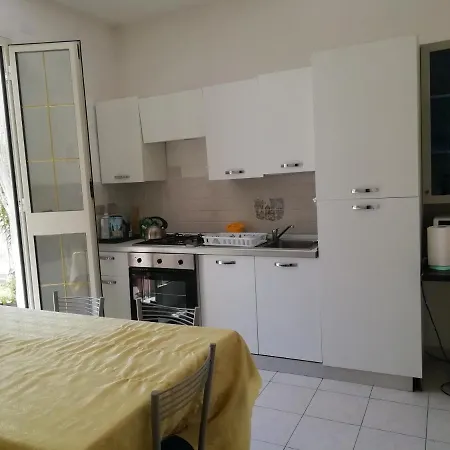 Tanina B&B 사사리